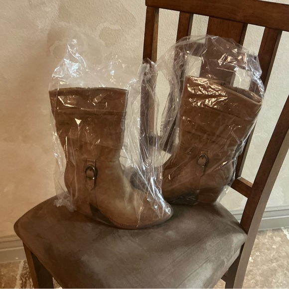 BareTraps Women's size 9 Auburn Cheyenne Mid Calf Heeled Boots - Picture 14 of 16